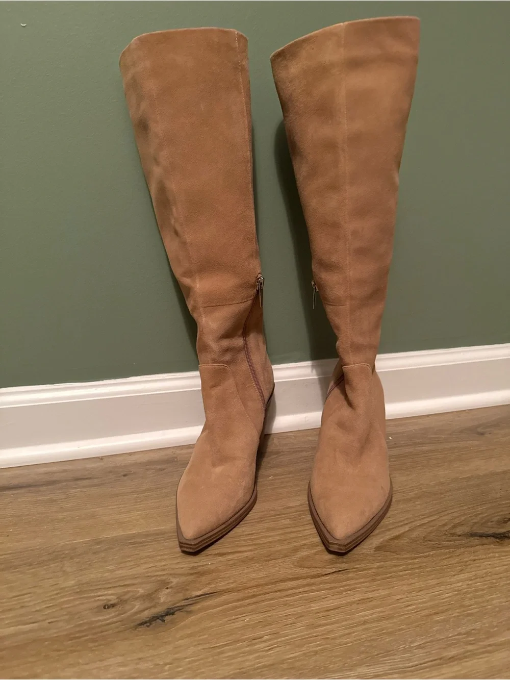 Vince camuto tan boot size 6